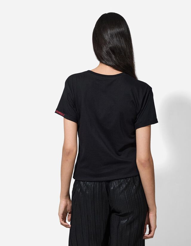 Póló - Hímzésekkel - fekete