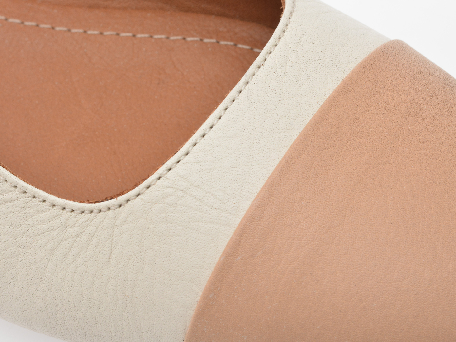 Pantofi EPICA albi, 2005, din piele naturala