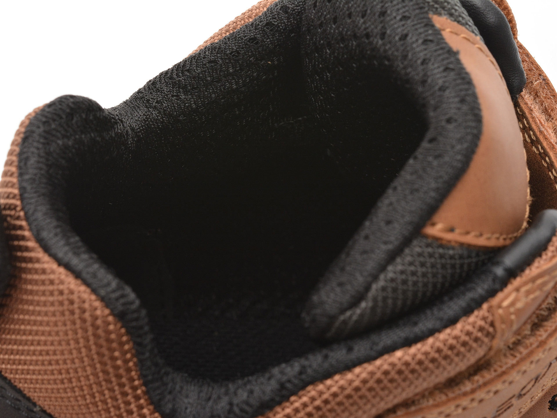 Ghete GEOX maro, J369BA, din piele ecologica