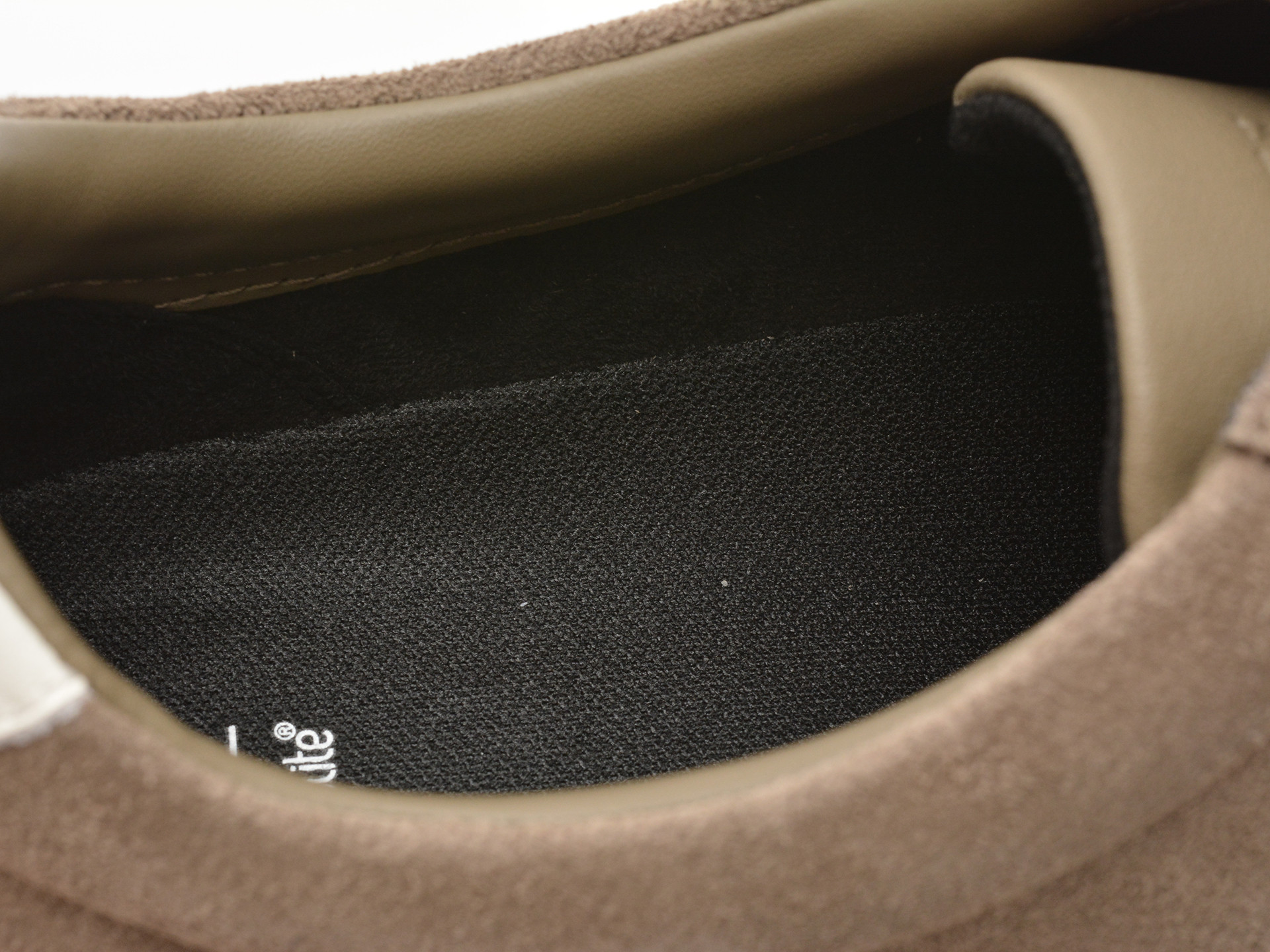 Pantofi sport BOSS kaki, 8715, din piele intorasa