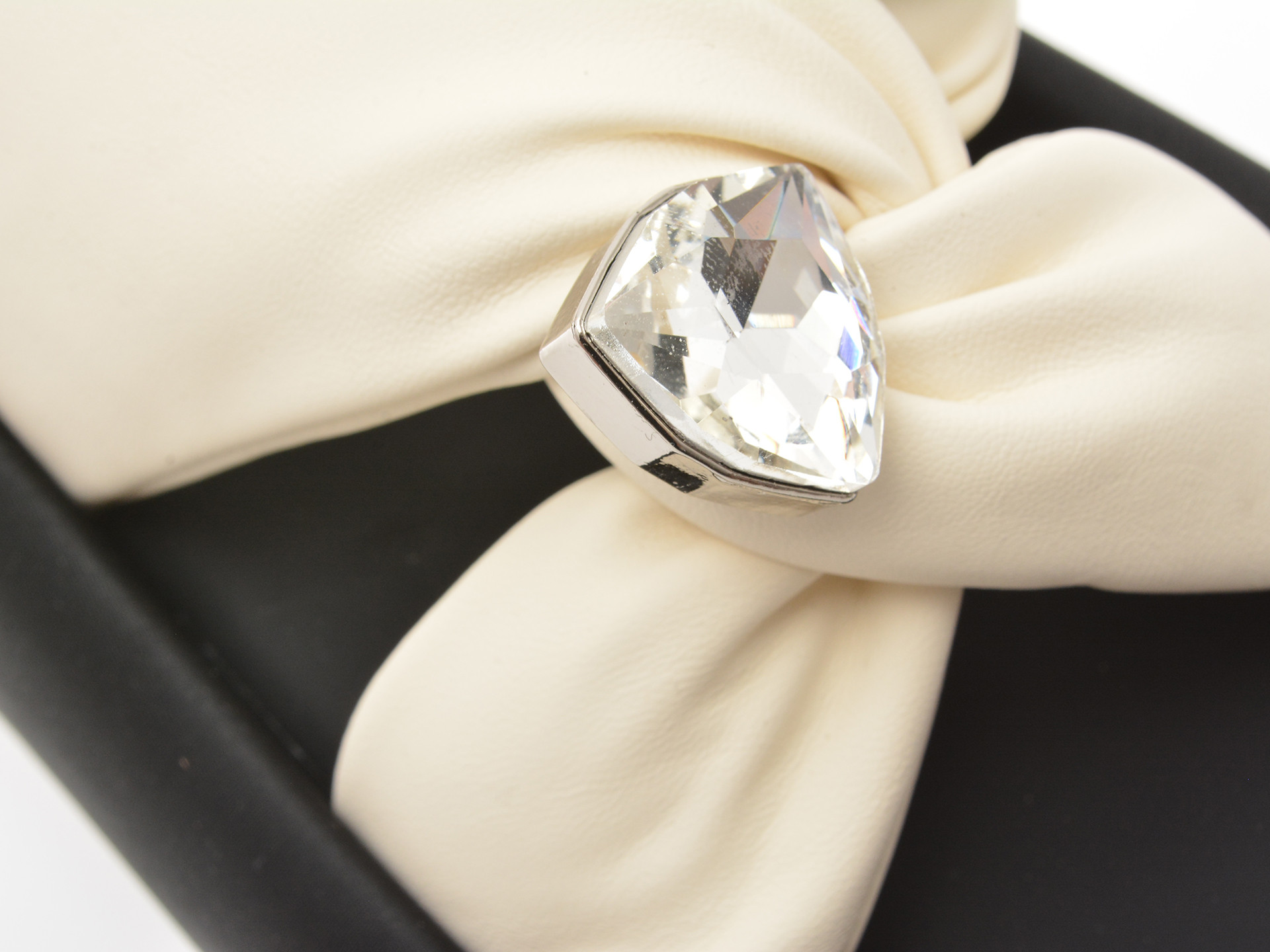 Papuci GRYXX albi, 8826, din piele ecologica