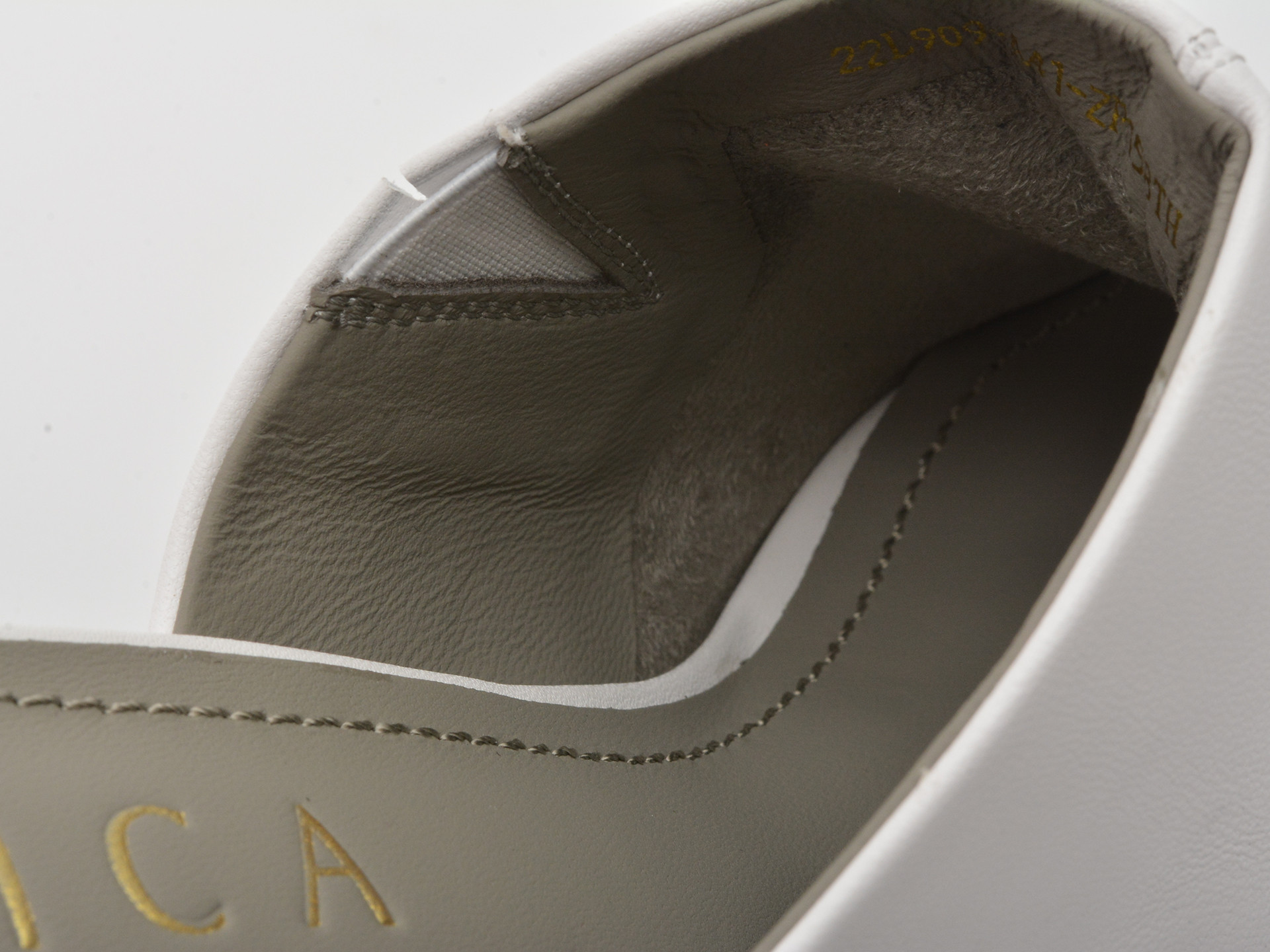 Papuci EPICA albi, 22L909, din piele naturala