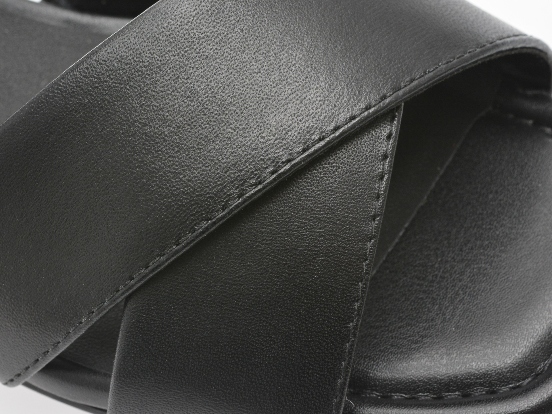 Sandale CLARKS negre, SERINA 35 CROSS, din piele naturala