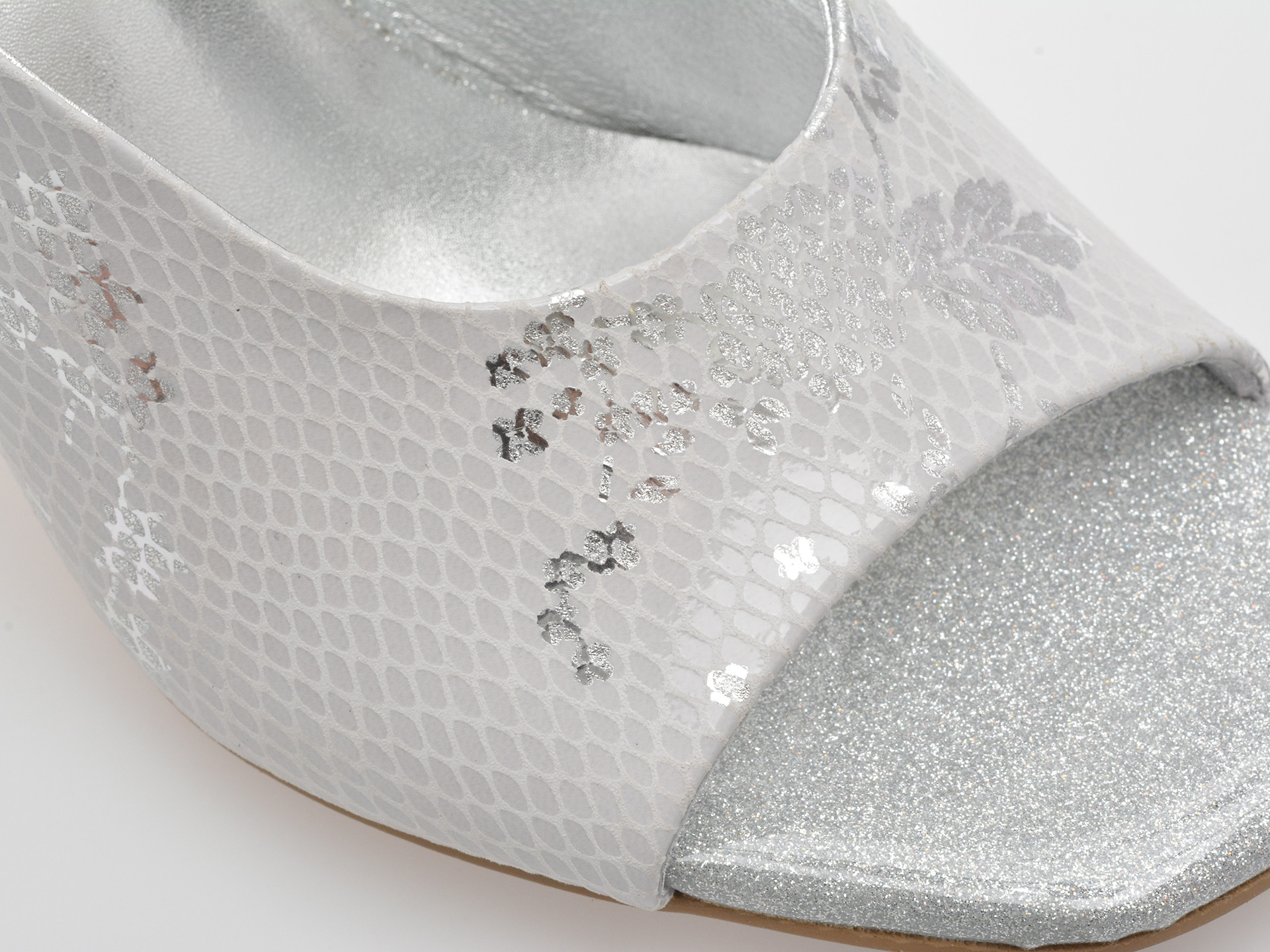 Papuci EPICA argintii, 3L595, din piele naturala