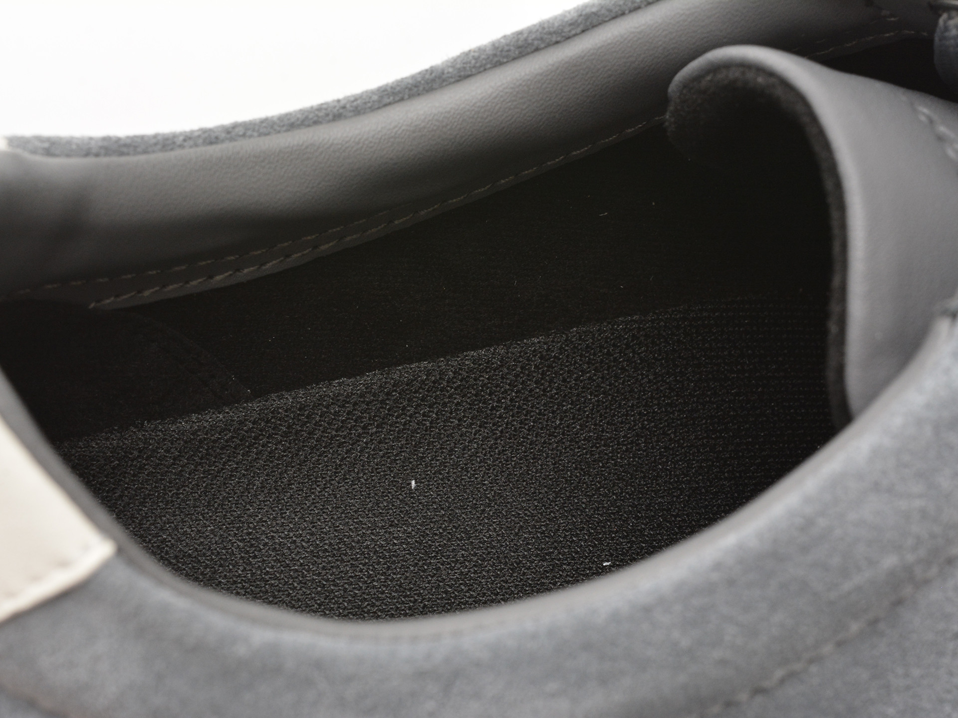 Pantofi sport BOSS gri, 8715, din piele intoarsa