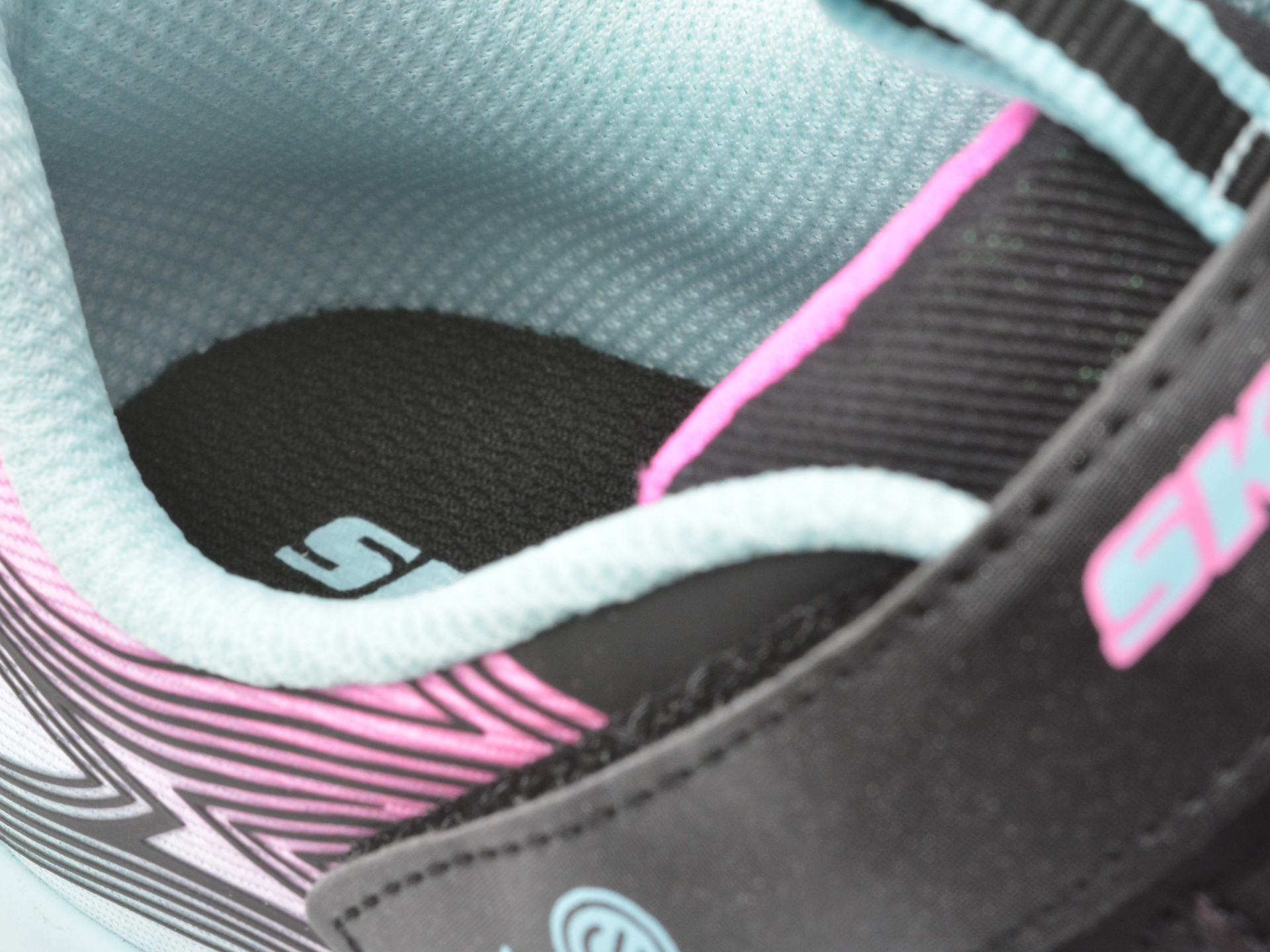 Pantofi sport SKECHERS negri, COSMIC GLOW, din material textil