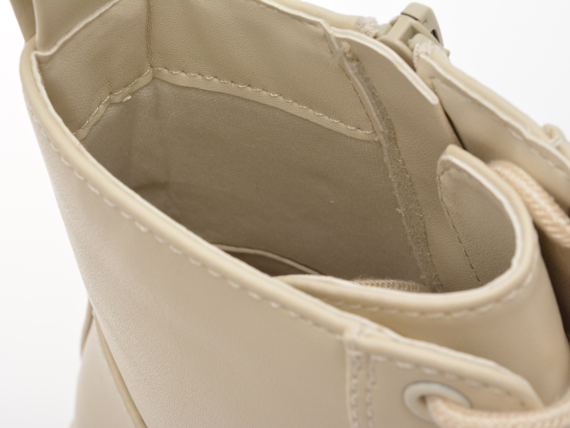 Bocanci ALDO albi, GOER 110, din piele ecologica