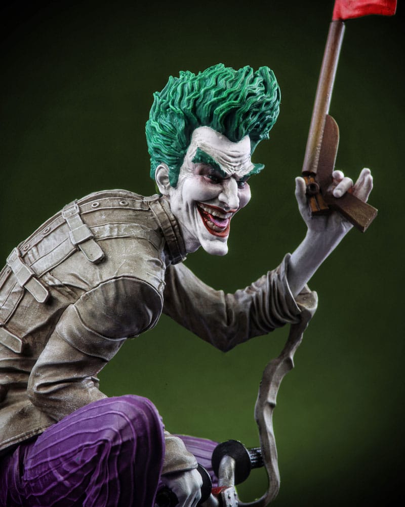 DC Direct Resin Statue 1/10 The Joker: Purple Craze - The Joker by Kaare Andrews 18 cm