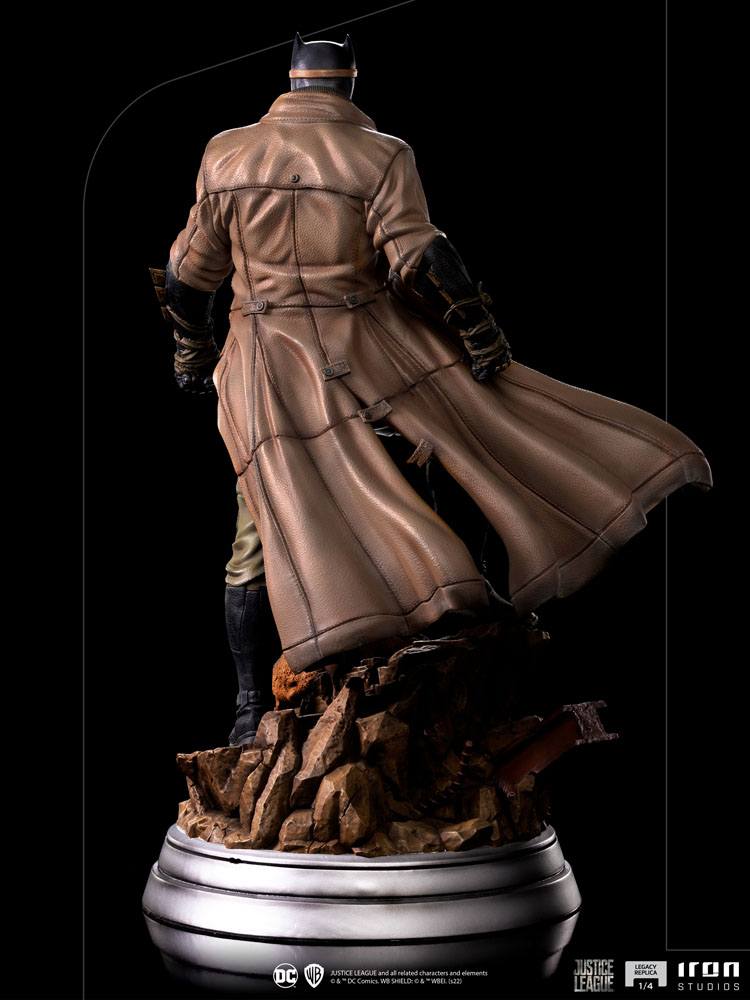 Zack Snyder's Justice League Legacy Replica Statue 1/4 Batman Knightmare 58 cm
