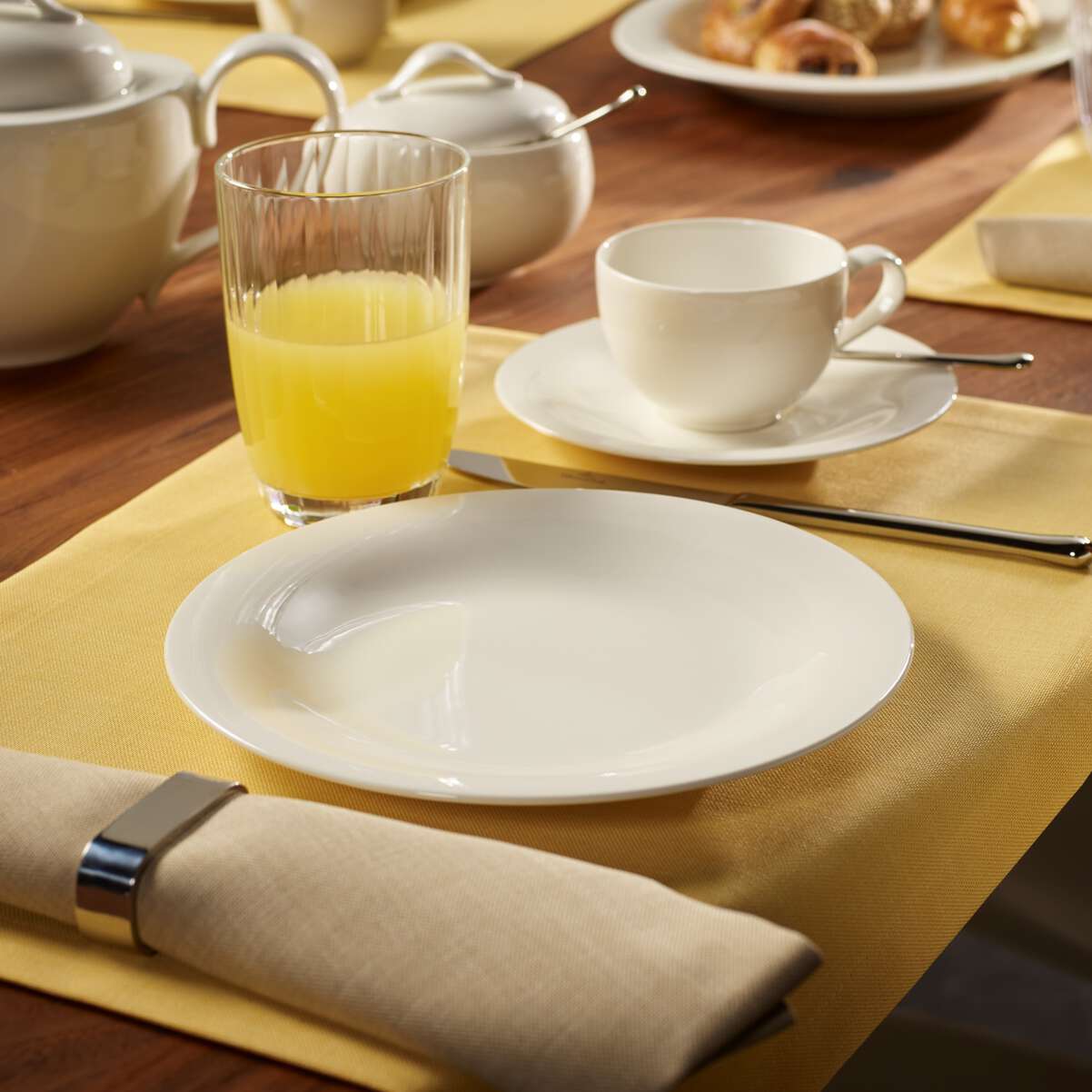 New Cottage Dinnerware set