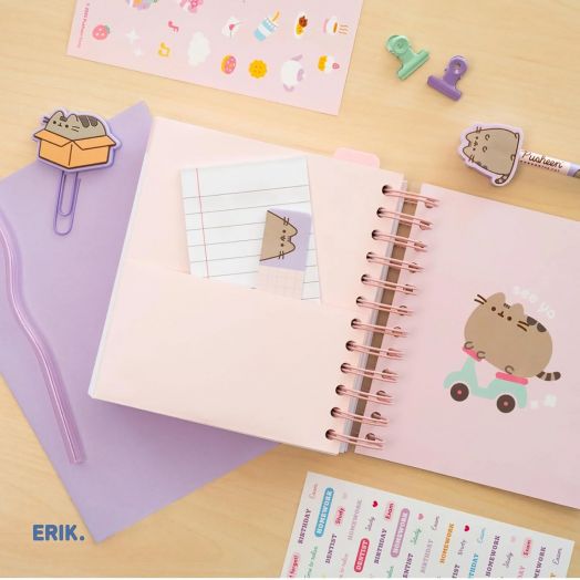 Ученически бележник - органайзер Grupo Erik Pusheen за 11 месеца - август 2025 / юnи 2026 година