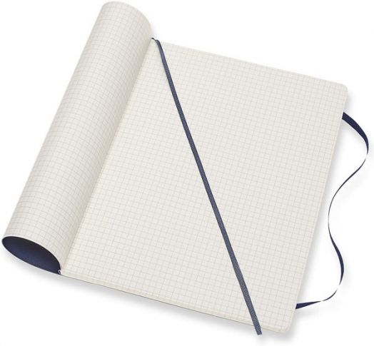 Голям син тефтер Moleskine Classic Sapphire Blue с меки корици и страници на малки квадратчета