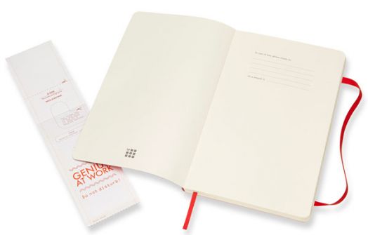 Голям червен тефтер Moleskine Classic Red Scarlet Dotted с твърди корици и листа на точки