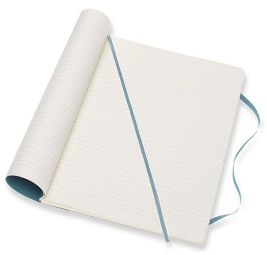 Голям пастелносин тефтер Moleskine Classic Reef Blue с меки корици и линирани страници