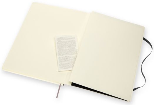 Черен тефтер Moleskine Classic Black в размер A4 с меки корици и листа на широки редове