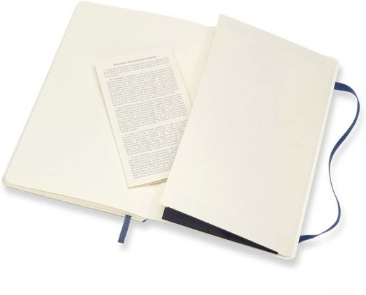 Класически тъмносин тефтер Moleskine Classic Sapphire Blue с меки корици и нелинирани страници