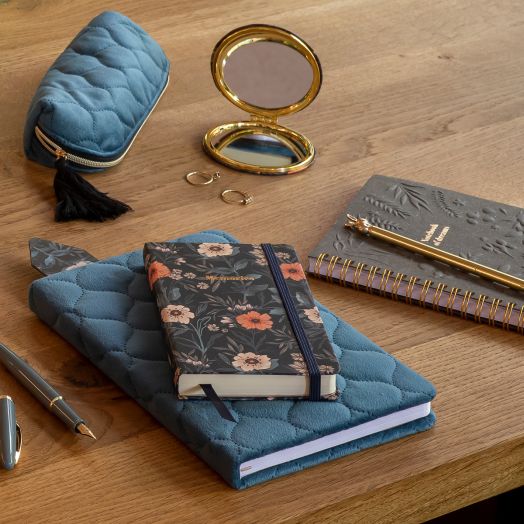 Тефтер Miquelrius British Bloom A5 със спирала, 80 листа с широки редове