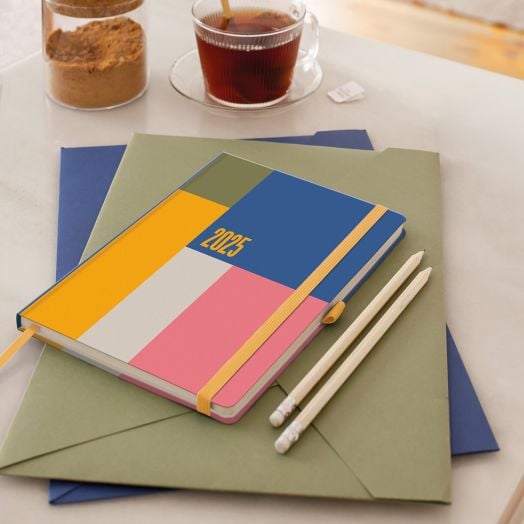 Бележник - органайзер Miquelrius Colour Block A5 за 2025 г. — един ден на страница