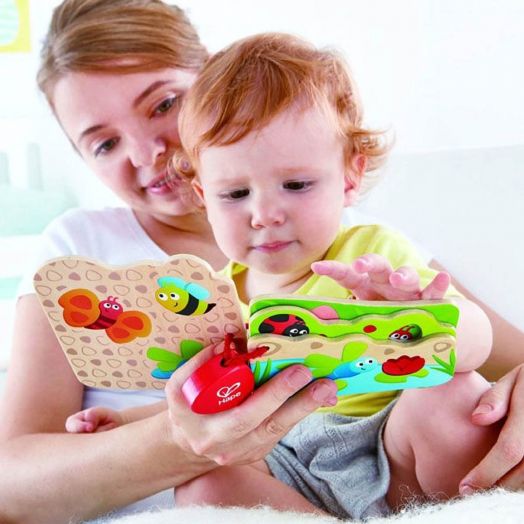 Дървена книжка Hape - Насекоми