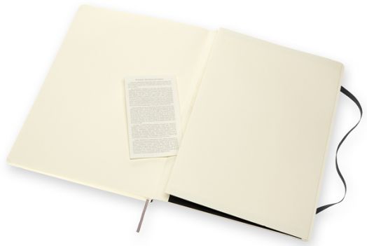 Черен тефтер Moleskine Classic Black в размер A4 с меки корици и нелинирани листа