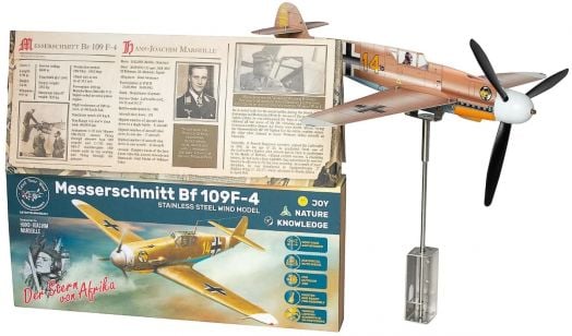Самолет - градински ветропоказател изтребител Messerschmitt Bf 109, на стойка
