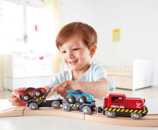 Дървена играчка Hape - Влакче с автовоз и 2 колички