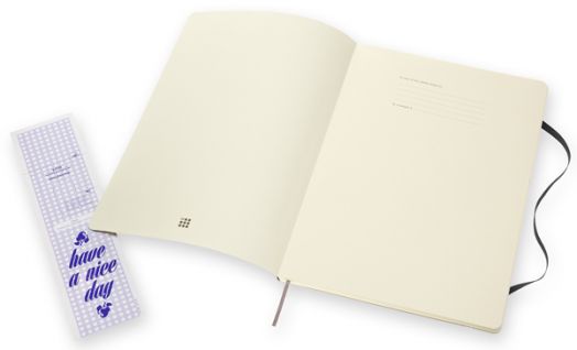 Черен тефтер Moleskine Classic Black в размер A4 с меки корици и листа на широки редове