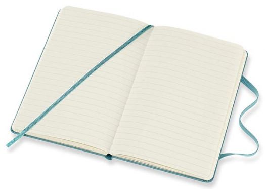 Джобен пастелносин тефтер Moleskine Classic Reef Blue с твърди корици и линирани страници