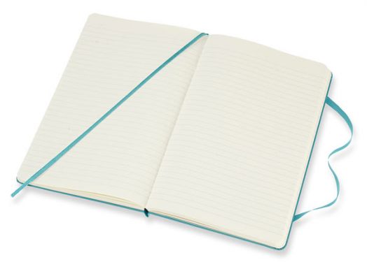 Класически пастелносин тефтер Moleskine с меки корици и линирани страници