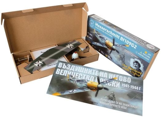 Комплект самолет - градински ветропоказател изтребител Messerschmitt Bf109G-2 с кардинални точки