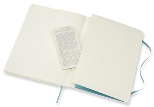 Голям пастелносин тефтер Moleskine Classic Reef Blue с меки корици и линирани страници