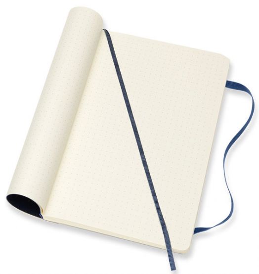 Джобен сапфиреносин тефтер Moleskine Classic Blue Sapphire с твърди корици и листа на точки