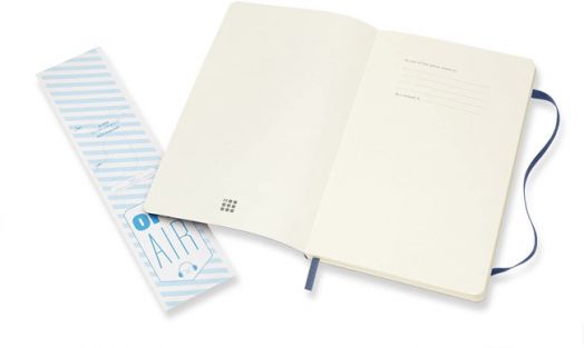 Класически тъмносин тефтер Moleskine Classic Sapphire Blue с меки корици и нелинирани страници