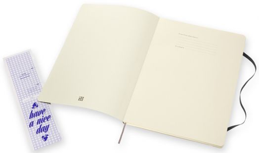 Черен тефтер Moleskine Classic Black в размер A4 с меки корици и нелинирани листа