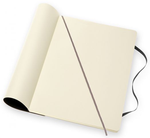 Черен тефтер Moleskine Classic Black в размер A4 с меки корици и нелинирани листа