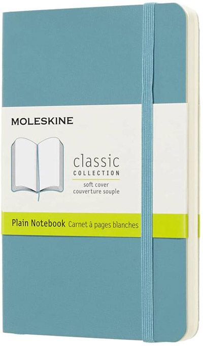 Джобен пастелносин тефтер Moleskine Classic Reef Blue с меки корици и нелинирани страници