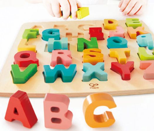 Дървен пъзел Hape - Азбука