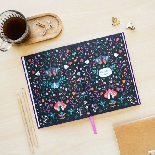 Седмичен планер Grupo Erik Folk Nordico за 17 месеца - август 2025 / декември 2026 година