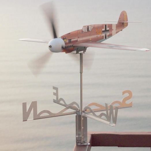 Комплект самолет - градински ветропоказател изтребител Messerschmitt Bf 109 с кардинални точки
