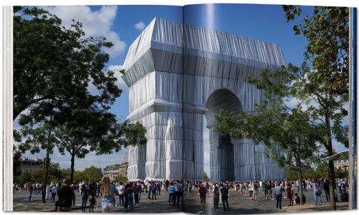 Christo and Jeanne-Claude. L’Arc de Triomphe, Wrapped