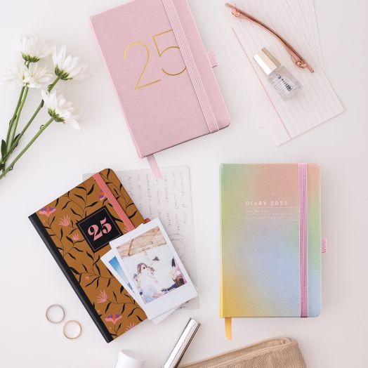 Джобен бележник - органайзер Miquelrius Aurora за 2025 г. — един ден на страница