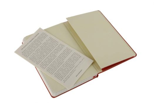 Джобен червен тефтер Moleskine с твърди корици, страници на квадратчета