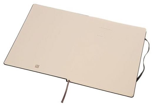 Голям черен тефтер Moleskine Classic Black с твърди корици и линирани страници