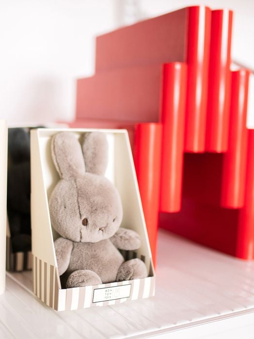 Плюшена играчка Miffy Cozy Sitting Taupe - Сив заек в подаръчна кутия