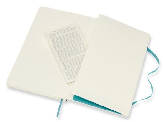 Джобен пастелносин тефтер Moleskine Classic Reef Blue с твърди корици и нелинирани страници