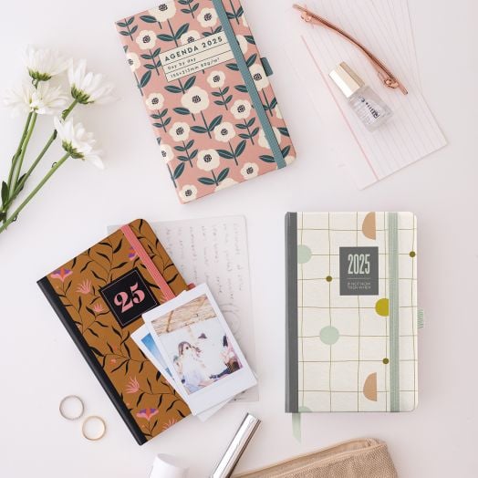 Джобен бележник - органайзер Miquelrius Silvia за 2025 г. — една седмица на две страници