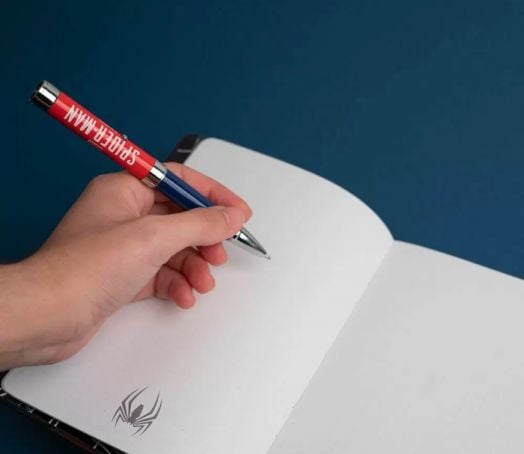 Тефтер Marvel Spider-Man с химикалка със светлина