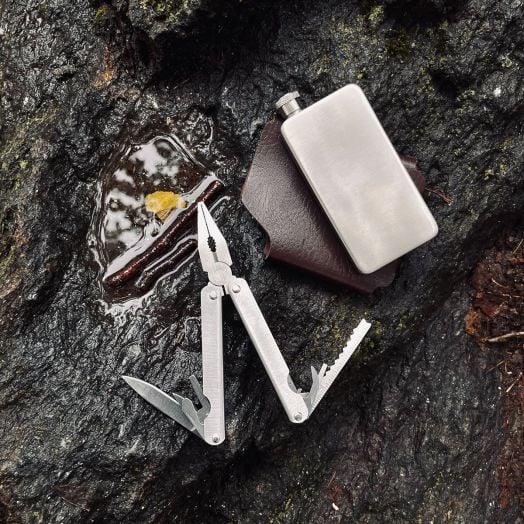 Комплект Kikkerland - бутилка и многофункционален инструмент