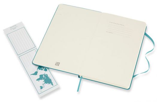 Класически пастелносин тефтер Moleskine с твърди корици и нелинирани страници