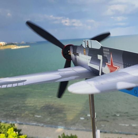 Самолет - градински ветропоказател изтребител Yak9T, на стойка